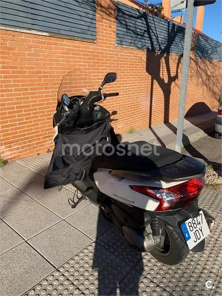 Kymco Super Dink 300i – Vista 14