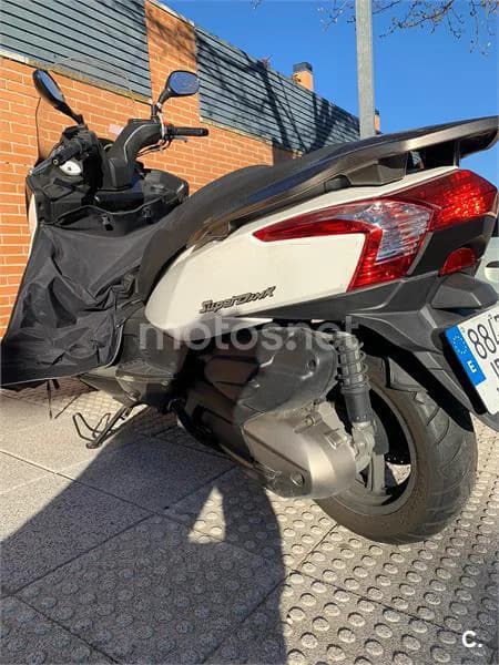 Kymco Super Dink 300i – Vista 4