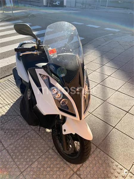 Kymco Super Dink 300i – Vista 8