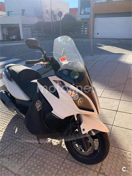Kymco Super Dink 300i – Vista 9