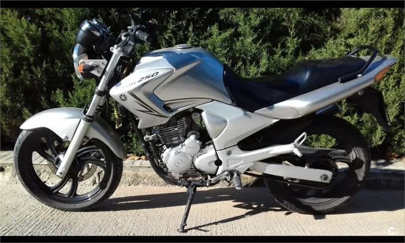 Yamaha YBR 250 – Vista 2