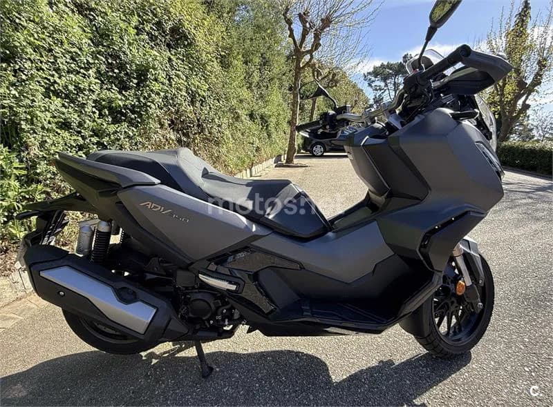 Honda ADV 350 – Vista 4