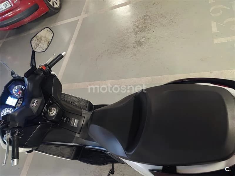 Kymco Super Dink 350i – Vista 4