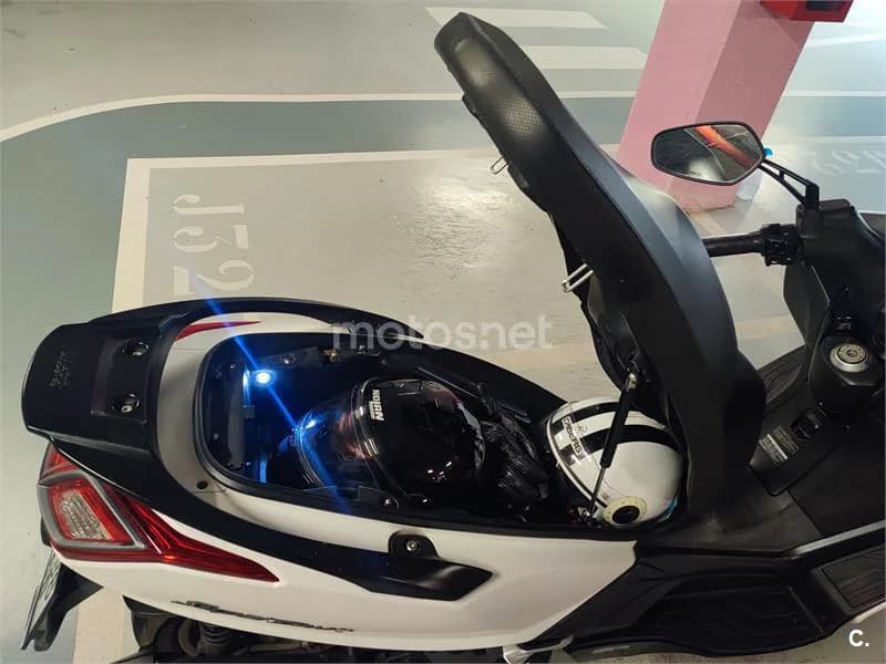 Kymco Super Dink 350i – Vista 6