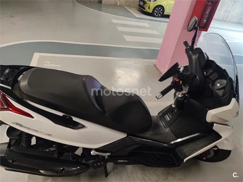 Kymco Super Dink 350i – Vista 9