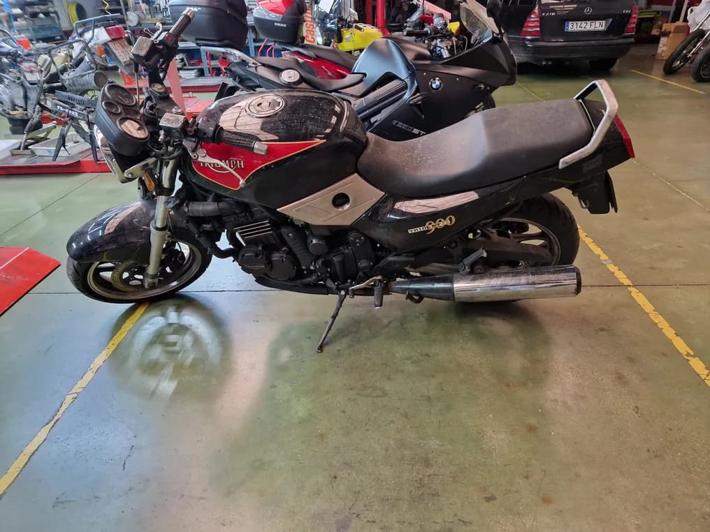 Triumph Trident 900 – Vista 2