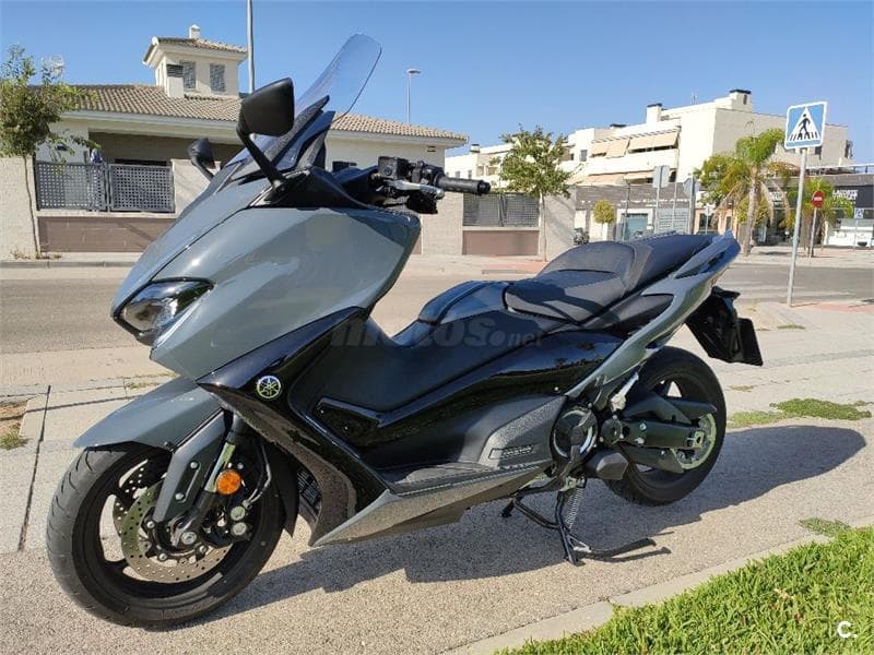 Yamaha TMAX – Vista 4