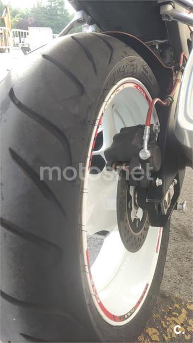 Suzuki GSX R750 – Vista 6