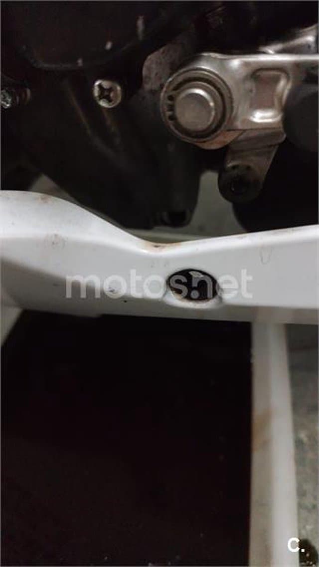 Suzuki GSX R750 – Vista 9