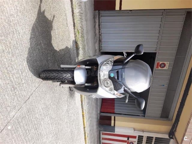 Piaggio X8 200 – Vista 11