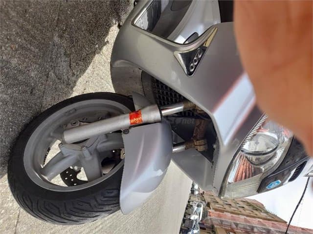 Piaggio X8 200 – Vista 4