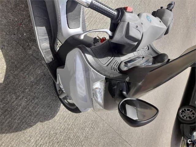 Piaggio X8 200 – Vista 5