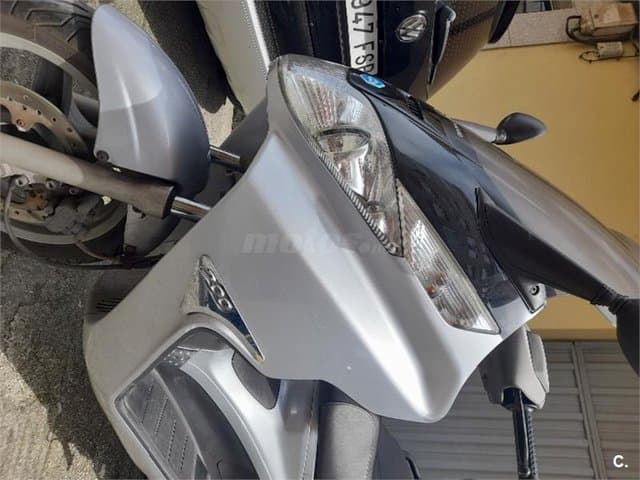 Piaggio X8 200 – Vista 6