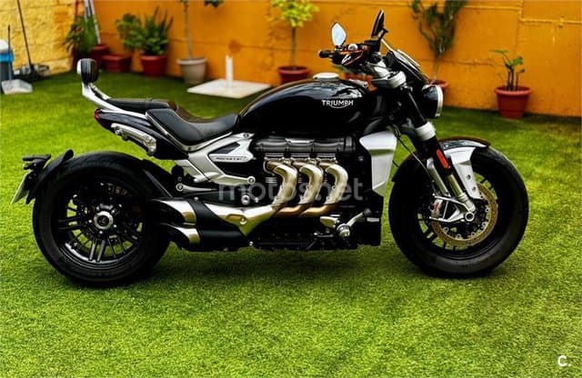 Triumph Rocket – Vista 5