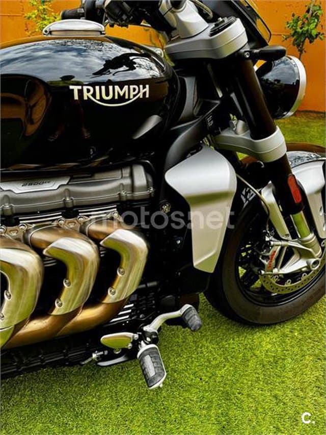 Triumph Rocket – Vista 9