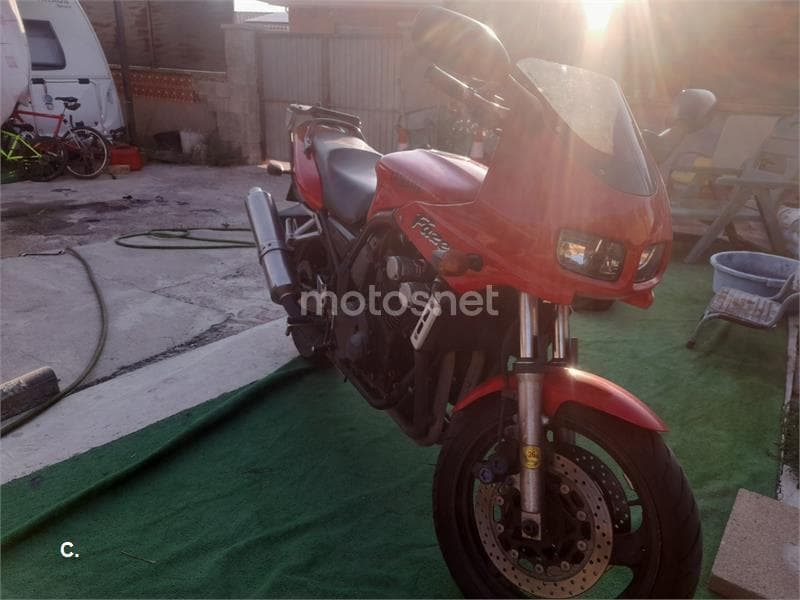 Yamaha FZS 600 Fazer – Vista 3