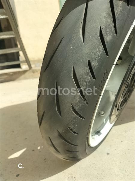 Suzuki GSX R750 – Vista 5