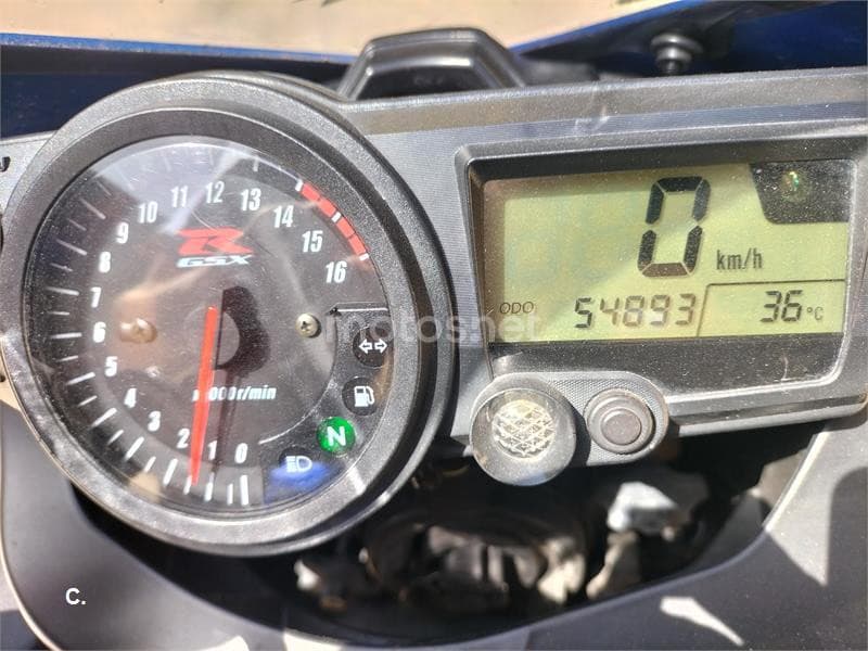 Suzuki GSX R750 – Vista 8