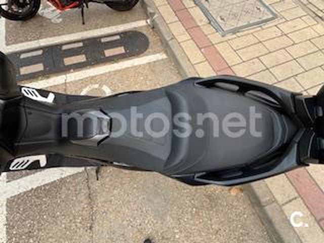 Yamaha TMAX 560 TECH MAX – Vista 5