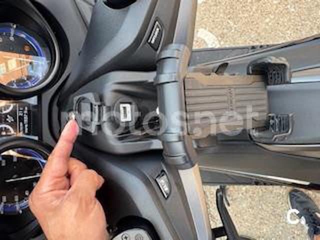 Yamaha TMAX 560 TECH MAX – Vista 7