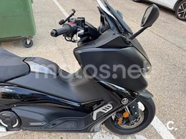 Yamaha TMAX 560 TECH MAX – Vista 10