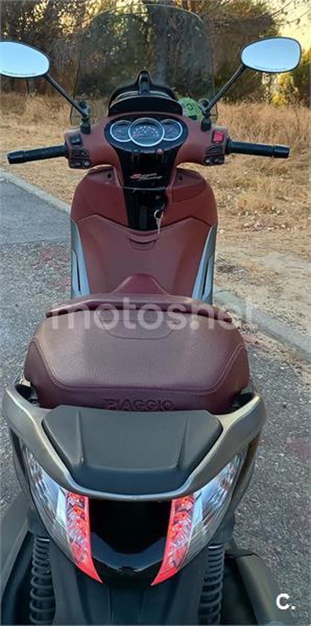 Piaggio Beverly Sport Touring 350 – Vista 5