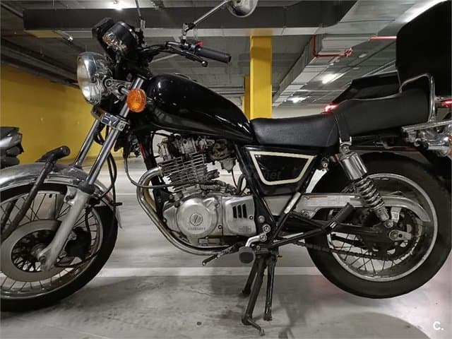 Suzuki GN 250 – Vista 1