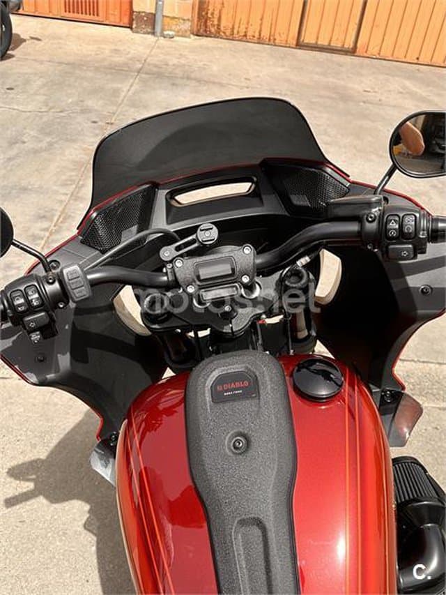 Harley-Davidson Low Rider ST – Vista 7