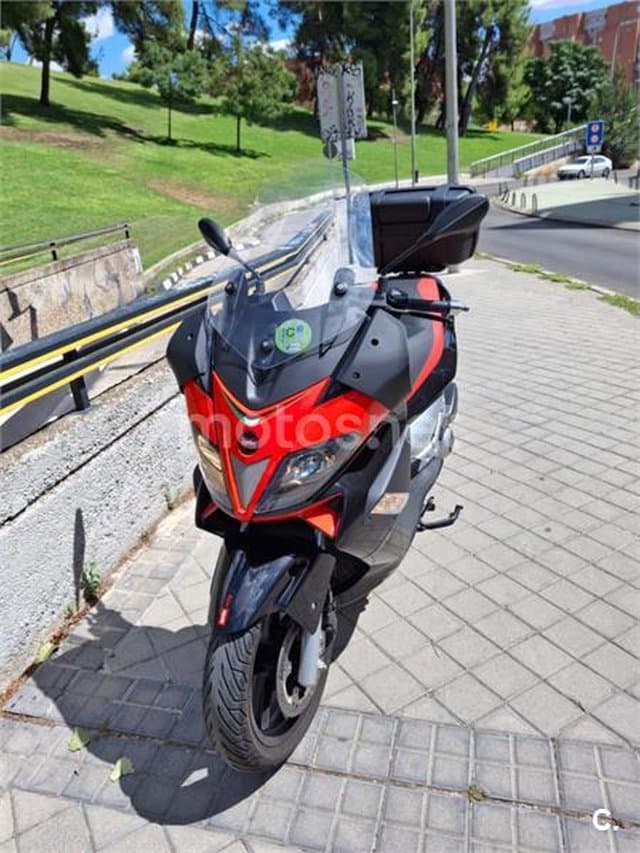 Aprilia SR Max 300 2500 € 2014 Madrid - 1