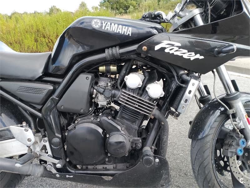 Yamaha FZS 600 Fazer – Vista 3