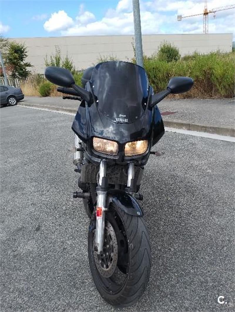 Yamaha FZS 600 Fazer – Vista 4