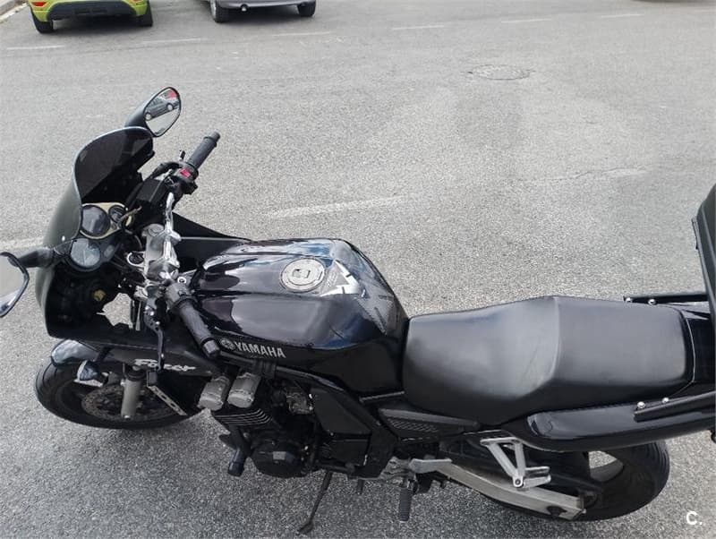 Yamaha FZS 600 Fazer – Vista 8