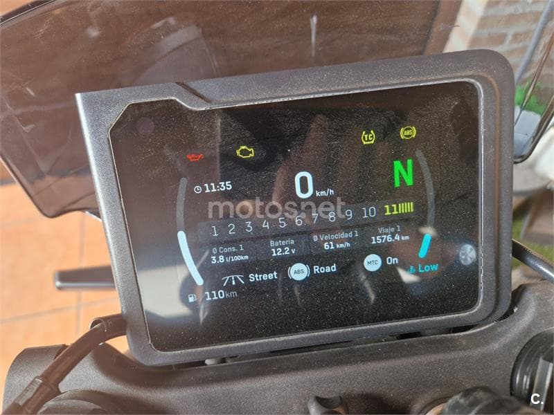 Husqvarna Svartpilen 401 – Vista 7