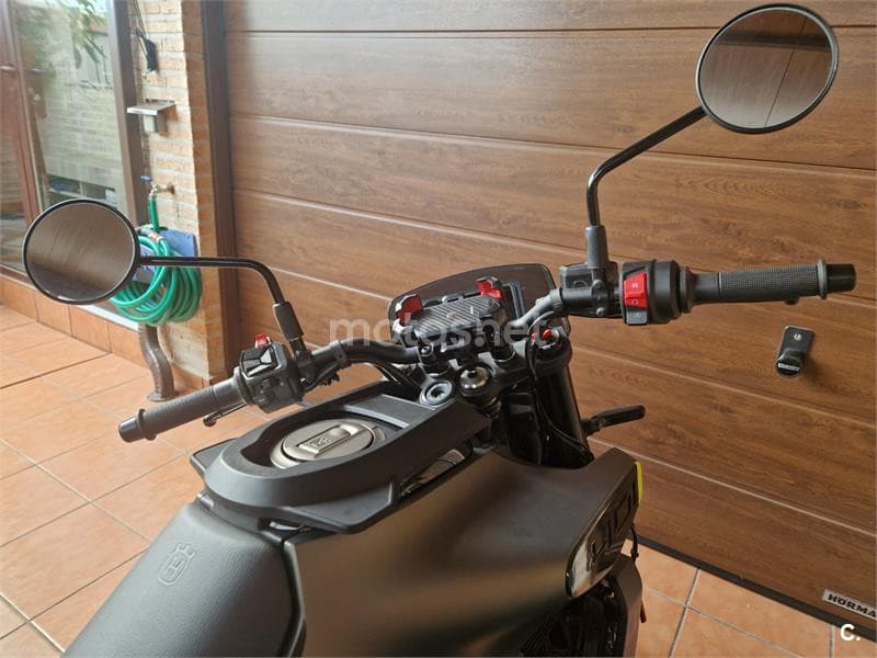 Husqvarna Svartpilen 401 – Vista 10