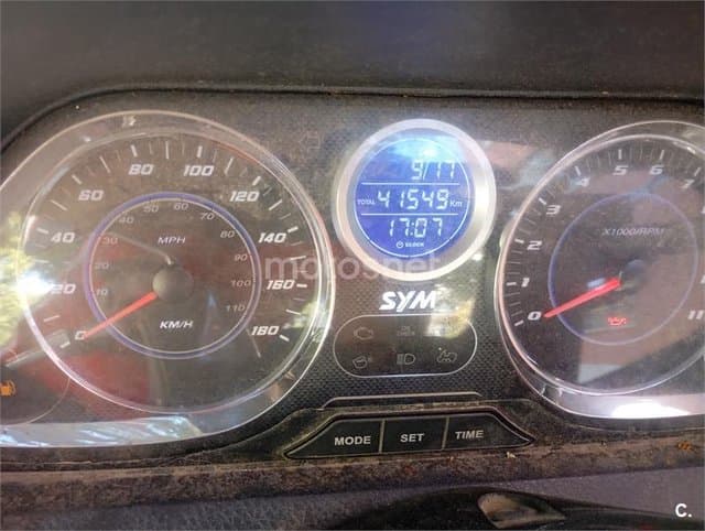 SYM Maxsym 400 – Vista 1