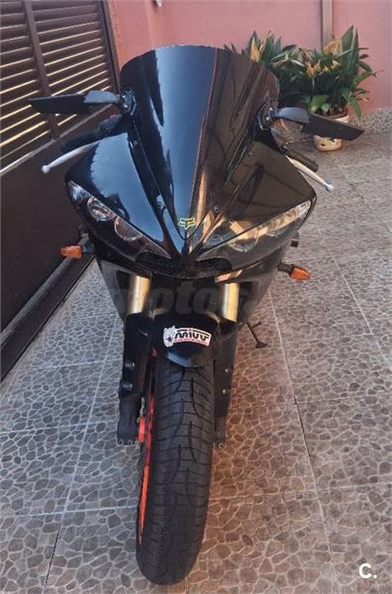 Yamaha YZF R6 – Vista 9