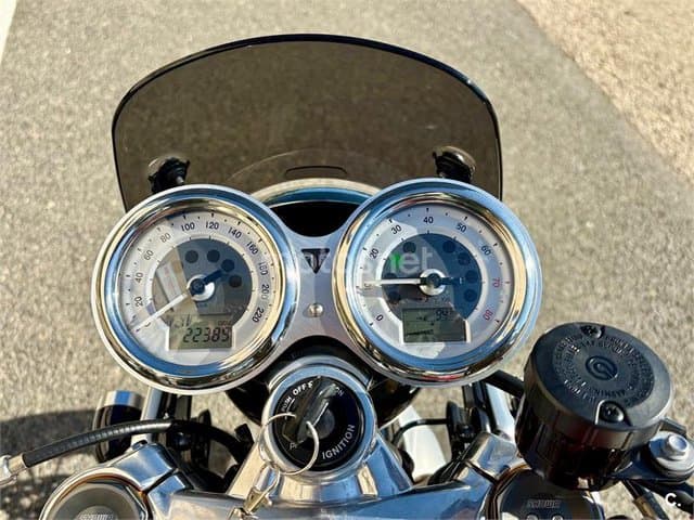 Triumph Thruxton – Vista 10