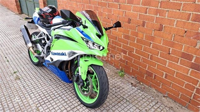 Kawasaki ZX 4RR – Vista 3