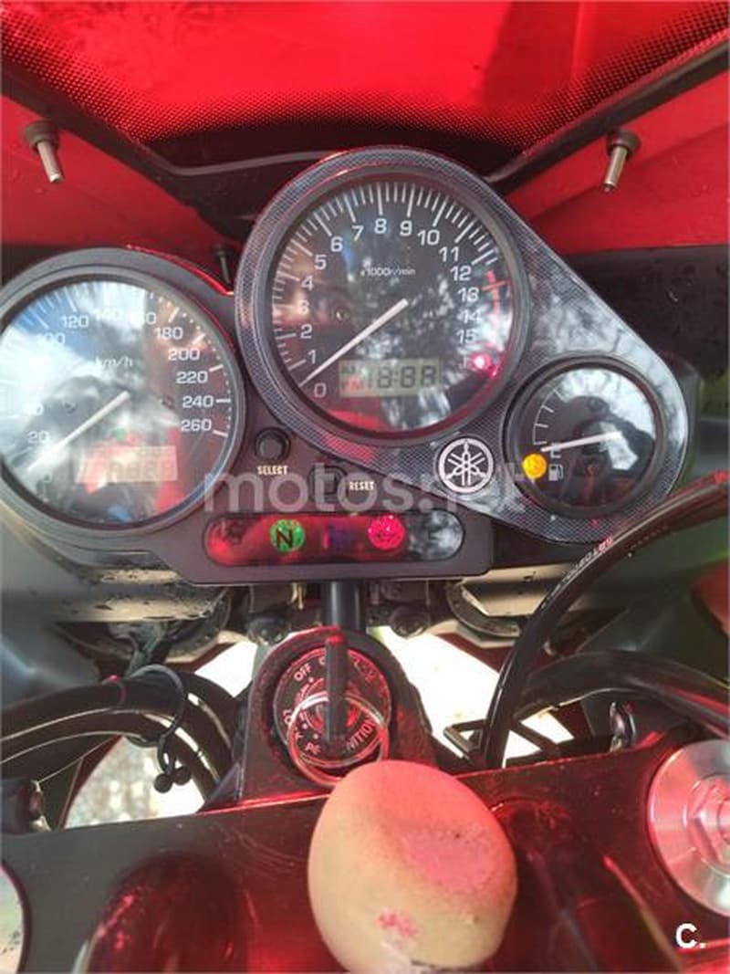 Yamaha FZS 600 Fazer – Vista 7