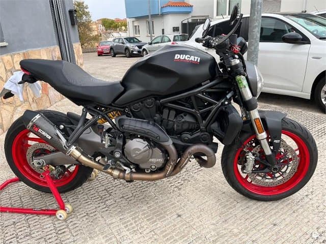 Ducati Monster 821 – Vista 2