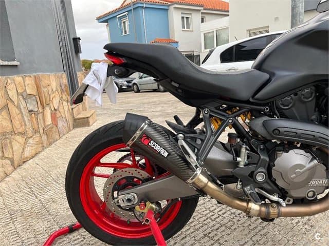 Ducati Monster 821 – Vista 4
