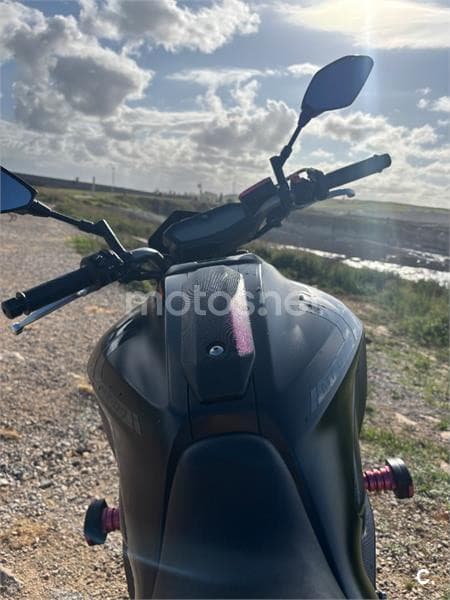 Yamaha MT-07 – Vista 7