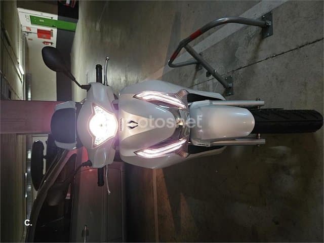 Honda SCOOPY SH125i ABS Top Box – Vista 1