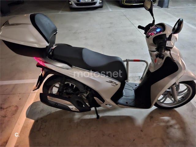 Honda SCOOPY SH125i ABS Top Box – Vista 3