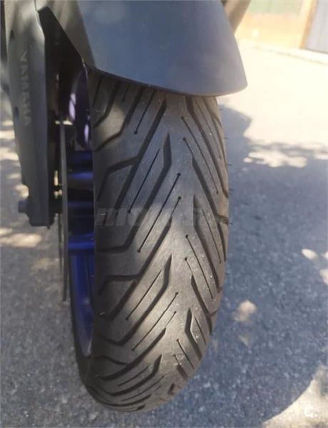 Yamaha XMAX 300 – Vista 4