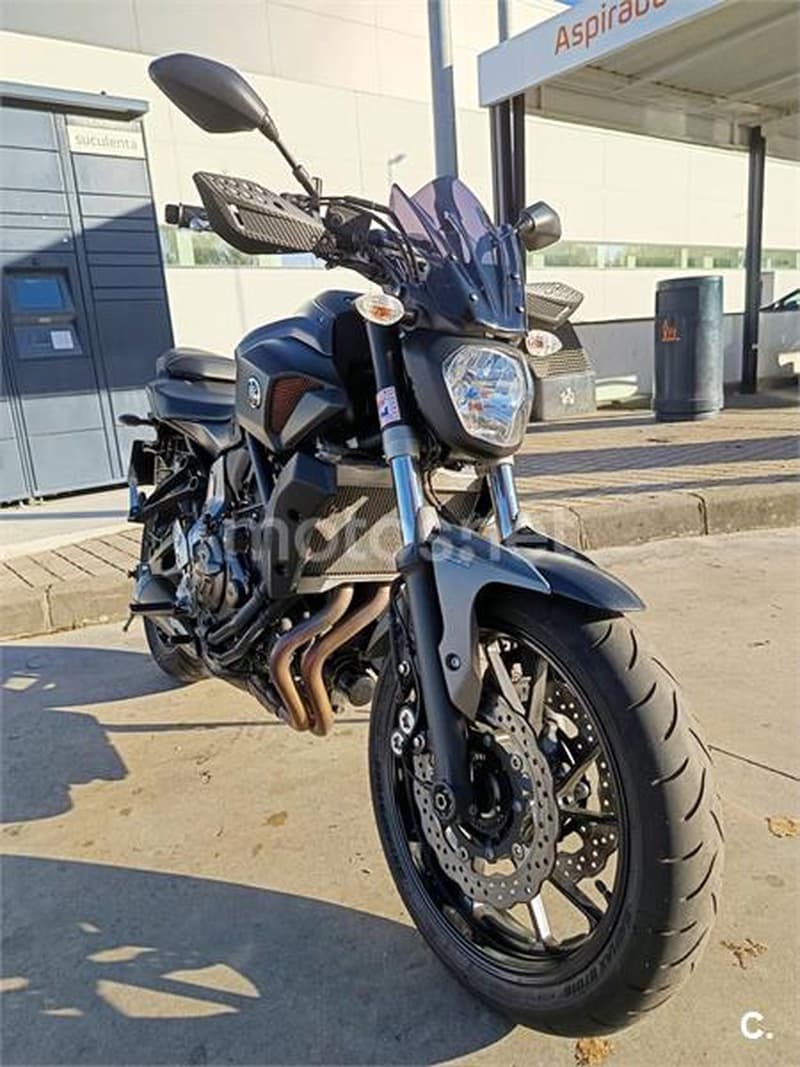 Yamaha MT-07 – Vista 8