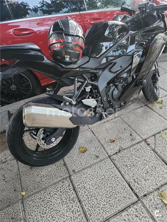 Kawasaki ZX 4R – Vista 2