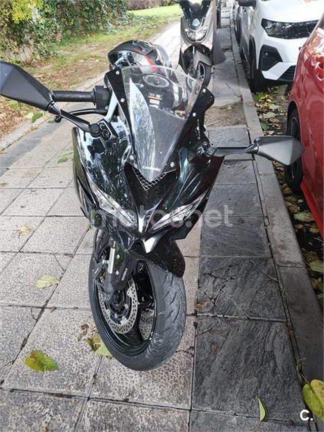 Kawasaki ZX 4R – Vista 5