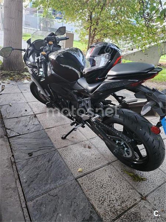 Kawasaki ZX 4R – Vista 6