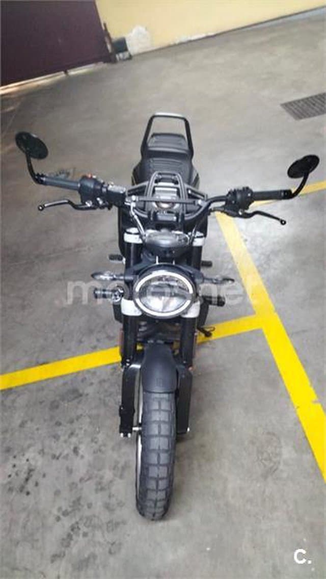 Husqvarna Svartpilen 401 – Vista 4